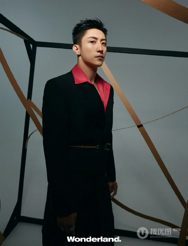 黄景瑜新视线十一月刊封面写真，彰显随性自然的型男格调