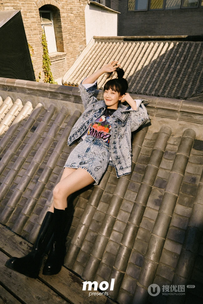 北京里的胡同女孩，王鹤润俏皮可爱胡同写真图片