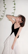 段奥娟CLARE微博晒最新活动写真，可盐可甜俏皮气质