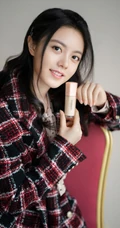 赵今麦大格纹外套甜美俏丽代言写真图片