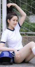 玩棒球的马尾辫长发线条感运动T恤短裤套装少女清新户外运动写真集