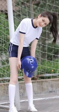 玩棒球的马尾辫长发线条感运动T恤短裤套装少女清新户外运动写真集