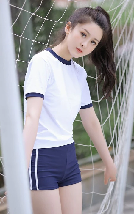 玩棒球的马尾辫长发线条感运动T恤短裤套装少女清新户外运动写真集