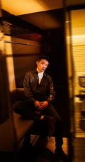 李泽锋酷黑皮衣黑裤帅气写真照