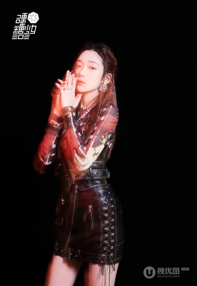 硬糖少女303全体女生成员光与影的交杂优雅万千酷黑宣传写真美照