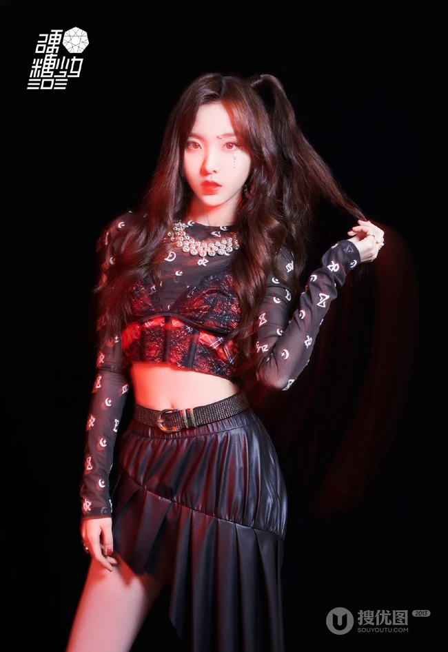 硬糖少女303全体女生成员光与影的交杂优雅万千酷黑宣传写真美照