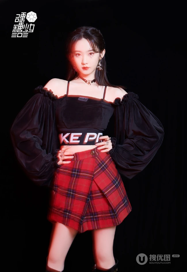 硬糖少女303全体女生成员光与影的交杂优雅万千酷黑宣传写真美照