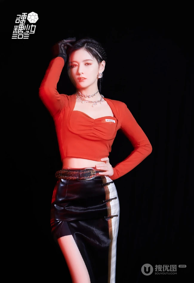 硬糖少女303全体女生成员光与影的交杂优雅万千酷黑宣传写真美照