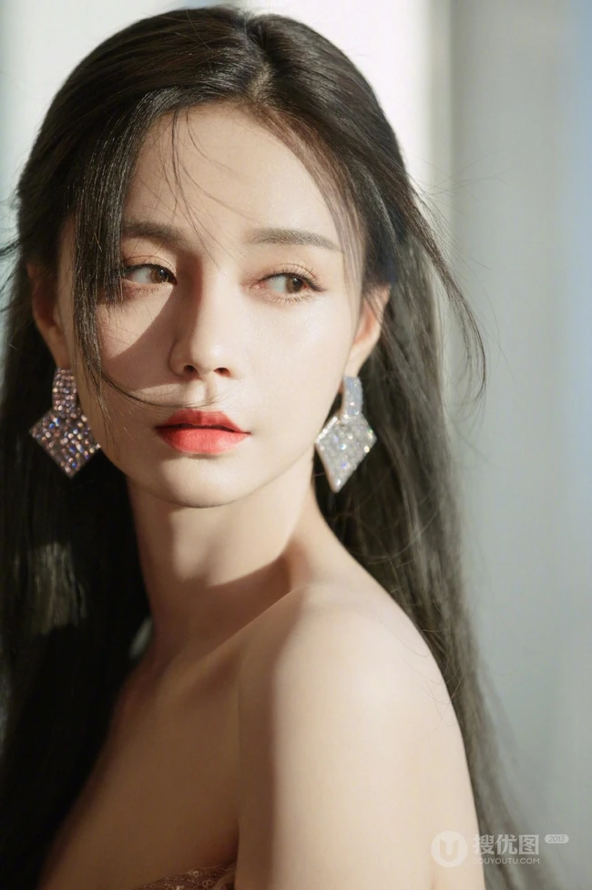 沈梦辰优雅气质金粉色轻纱礼裙裙礼服显动人美肩锁骨写真照