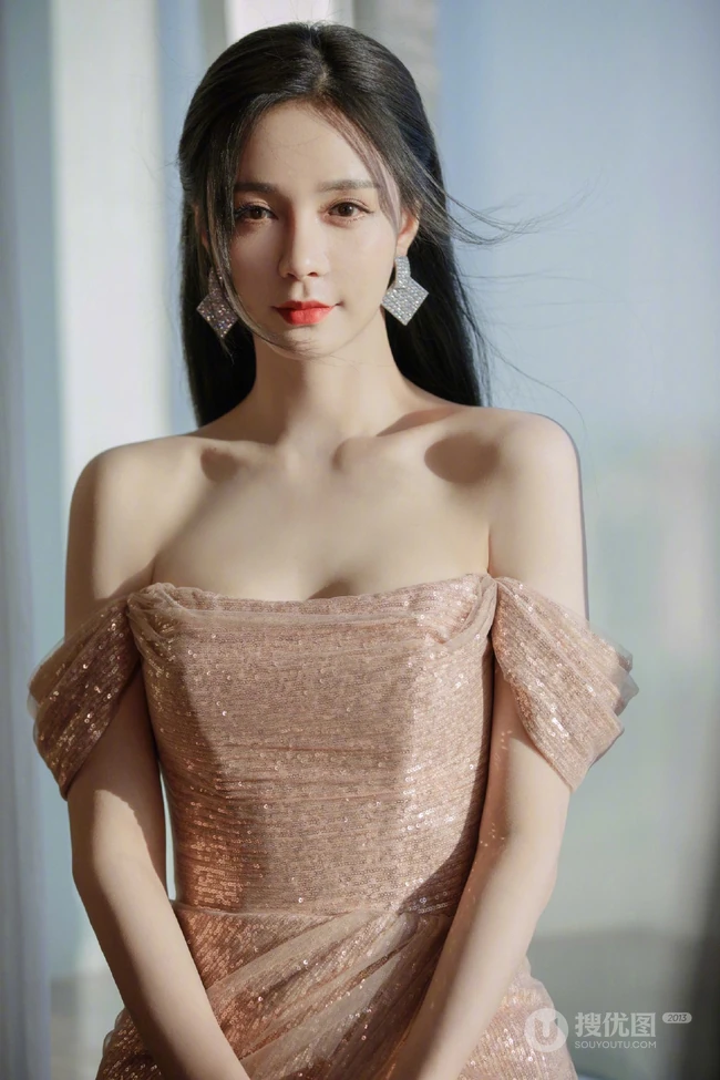 沈梦辰优雅气质金粉色轻纱礼裙裙礼服显动人美肩锁骨写真照