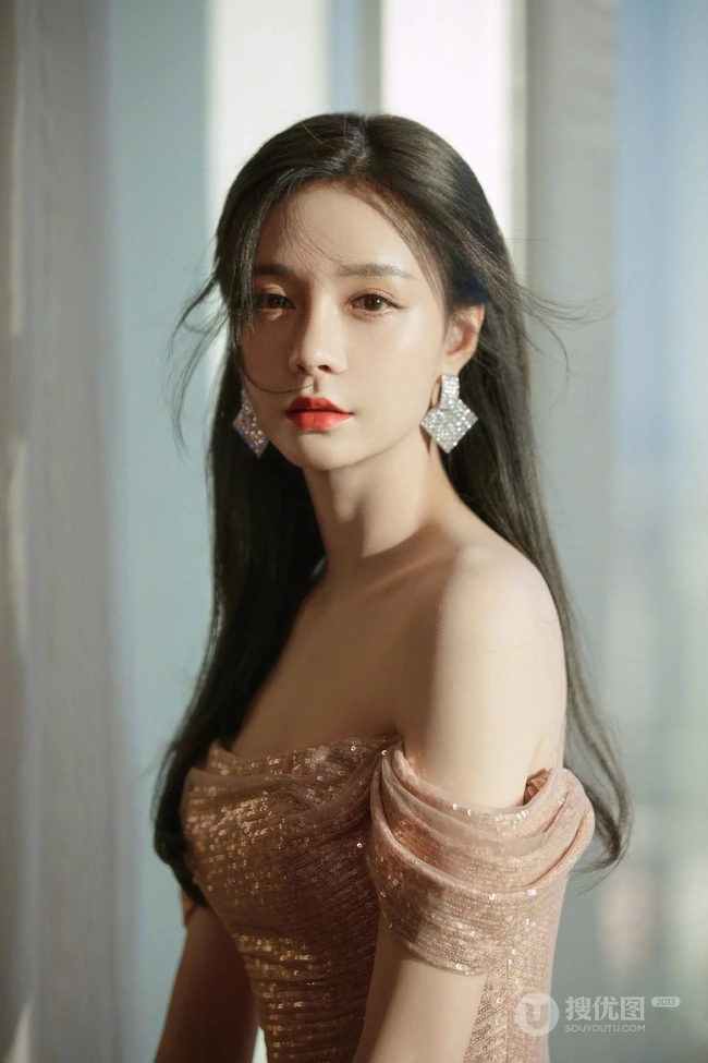 沈梦辰优雅气质金粉色轻纱礼裙裙礼服显动人美肩锁骨写真照