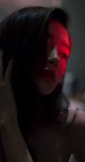 angelababy气质时尚斜依沙发写真美照，轻粉礼裙长裙，柔美动人