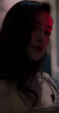 angelababy气质时尚斜依沙发写真美照，轻粉礼裙长裙，柔美动人