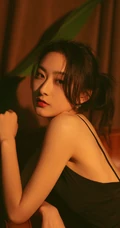 精选美背女生气质黑色肩带衣睡裙柔美魅惑室内摄影写真图片