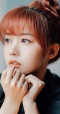 可爱甜美笑容女明星赖美云黑裙街拍写真照