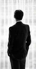 杨洋眼神忧郁帅气黑白写真，西服套装白衬衫穿搭帅气动人