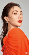 金晨最新《时装LOFFICIEL》十一月刊杂志写真，多套服饰诠释&ldquo;姐姐&rdquo;魅力