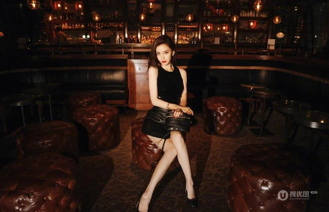 angelababy杨颖黑色露背装皮短裙气质时尚酒吧写真