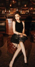 angelababy杨颖黑色露背装皮短裙气质时尚酒吧写真