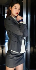笑容动人气质女生方子萱竖纹西服短裙制服OL袜装穿搭玩转束缚气质写真