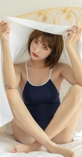 大眼睛双眼皮金色短发少女紧身死库水居家室内可爱气质写真吸睛