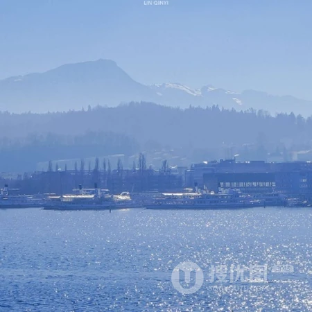 蓝色背景，简单干净风格的轮船、天鹅、书本、女孩等风景系列QQ头像图片