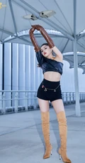THE9女团成员时尚靓丽穿搭户外写真美照