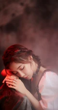 冯提莫自由浪漫复古白裙黑色肩带写真图片