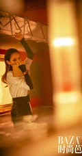 戚薇时尚芭莎十一月明星电子刊气质摩登气质大方写真图集，