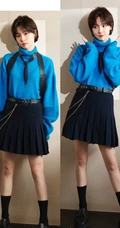 漂亮清爽女孩成果蓝色毛衣黑裙穿搭可爱写真图片