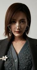 李一桐眼戴金边眼镜气质温婉淑女范十足冬装写真美照