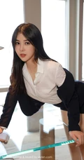 身材高挑，线条感线条高个子女生韩静安经典职业秘书OL室内写真吸睛图集