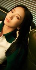 孟美岐白绿拼接运动衣套装酷美写真照