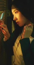 孟美岐白绿拼接运动衣套装酷美写真照