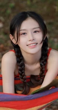 小家碧玉型娇小可爱双麻花辫少女条纹背心短裤森系吊床高清写真照