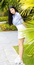 气质可爱长腿微胖女生娜露Selena蓝衣衬衫白裙户外街拍动人写真图片