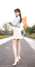 身高腿长漂亮导游小姐姐陆萱萱蓝衫白裙肉袜装高跟穿搭剧情式写真图片集