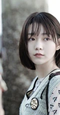 段奥娟学生装格子短裤唯美海边写真图片
