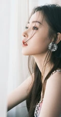 张天爱V领彩裙着身气质甜美室内写真照
