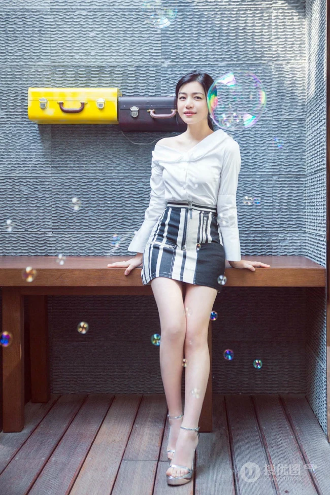 陈妍希白衣短裙甜美可爱写真图片