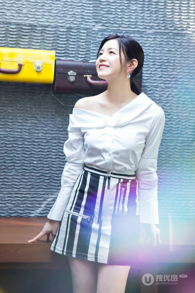 陈妍希白衣短裙甜美可爱写真图片