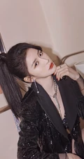 蔡卓宜高扎马尾酷黑穿搭个性写真照片