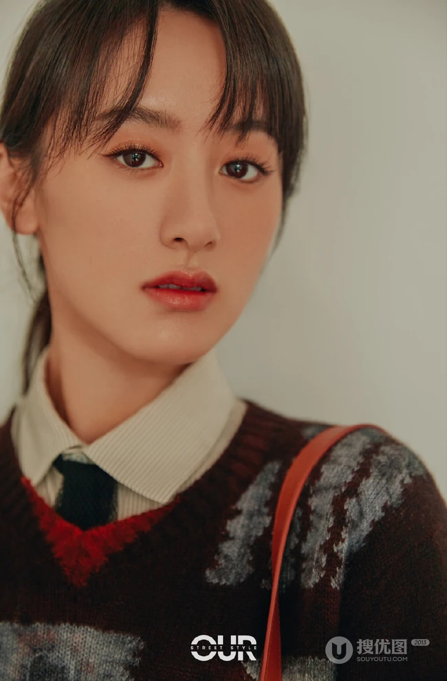 袁冰妍毛衣短裙淑女风穿搭安静甜美杂志写真照