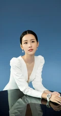 温文尔雅，美丽动人，陈都灵素衣白裙加盘发造型气质写真图片