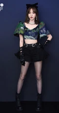 清一色纤细线条少女，硬糖少女303女生成员气质酷黑穿搭写真美照
