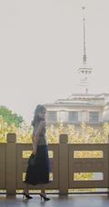 吴谨言优雅动人无袖上衣搭配蓝色纱裙唯美气质写真照片
