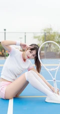 打网球的身高腿长马尾辫少女紧身运动衣短裤长筒袜着身元气满满写真