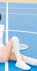 打网球的身高腿长马尾辫少女紧身运动衣短裤长筒袜着身元气满满写真