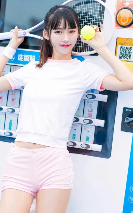 打网球的身高腿长马尾辫少女紧身运动衣短裤长筒袜着身元气满满写真