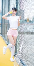 打网球的身高腿长马尾辫少女紧身运动衣短裤长筒袜着身元气满满写真